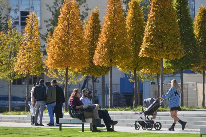 Lepo vreme, jesen, sunčano sunčan dan, vremenska prognoza, šetnja, šetači