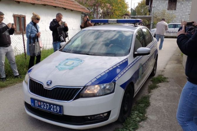 kuća porodice Džonić. porodica Đokić, ubistvo, moravac, policija, privođenje