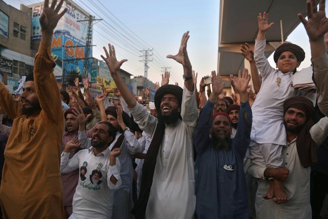 islamisti Lahore Islambad Pakistan protest marš