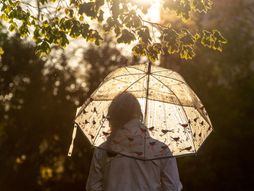 Horoskop, astrologija, žena, kiša, jesen, kišobran