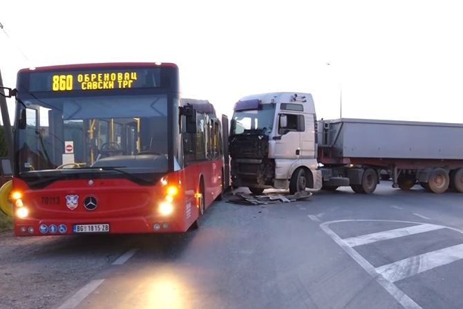 Sudar kamiona i autobusa, Obrenovački put, autoput Miloš Veliki