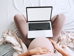 Trudnica trudnoća pregnancy laptop