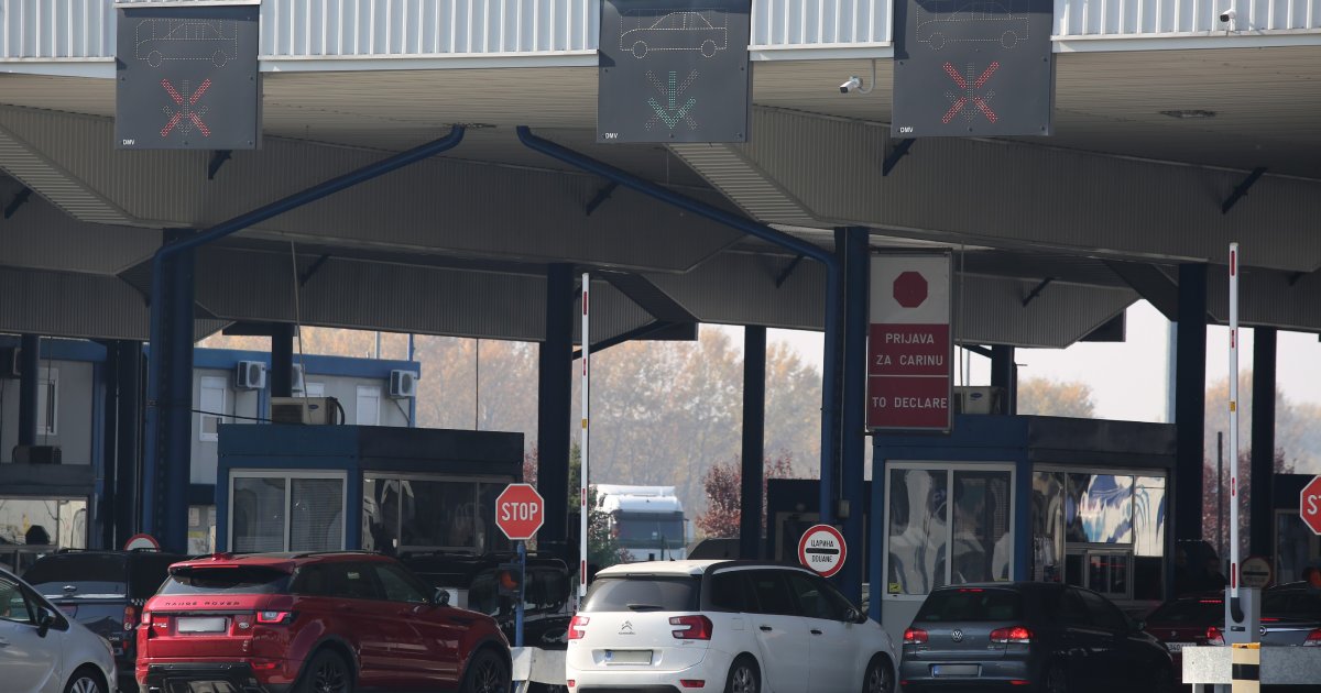 Na jednom graničnom prelazu kamioni čakaju 5 sati - Telegraf.rs