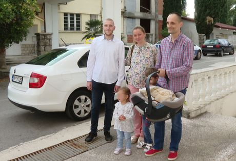 Luka Radunović  rođen je taksiju. majka Dragana Radunović, Stefan Đuranović, vozač taksija