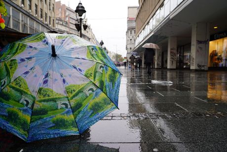 Kiša Beograd ulice kišobran
