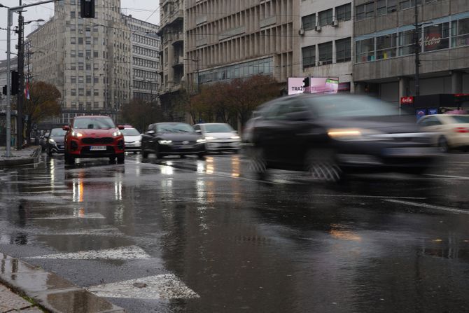 Kiša Beograd ulice kišobran