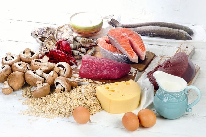 Vitamini, zdrava hrana, pečurke, meso, sir, jaja, losos Vitamini, zdrava hrana, pečurke, meso, sir, jaja, losos