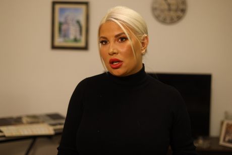 Dea Đurđević u poseti nepokretnom Nikoli Nikola Novakoviću Dea Đurđević u poseti nepokretnom Nikoli Nikola Novakoviću