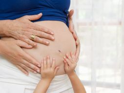 Trudnica trudnoća stomak