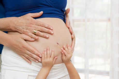 Trudnica trudnoća stomak