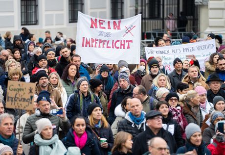 Austrija, protest zbog lokdauna za nevakcinisane