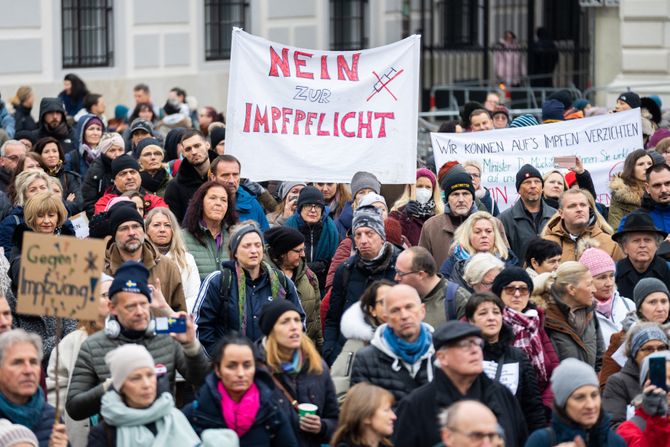 Austrija, protest zbog lokdauna za nevakcinisane