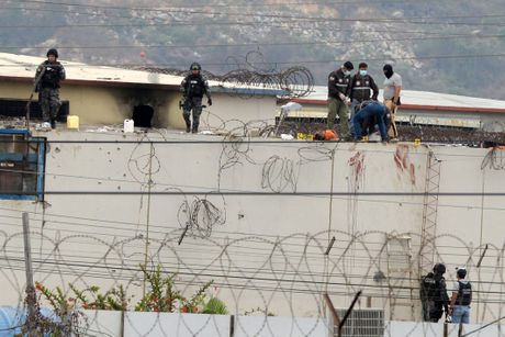 Ekvador, zatvor, sukobi