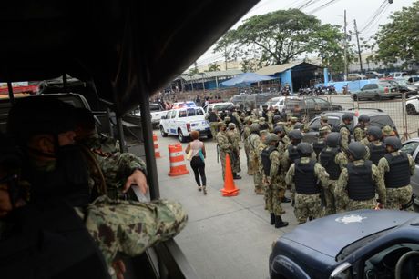 Ekvador, zatvor, sukobi