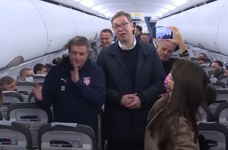 Vučić, Piksi, avion
