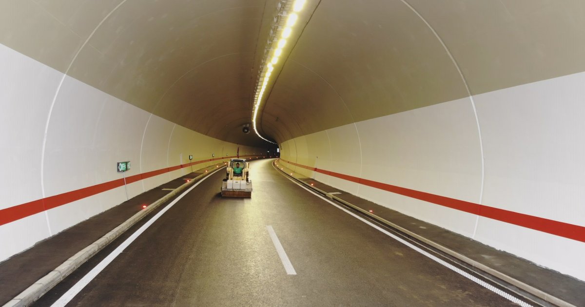 Caught on Camera: How a System Prevented a Tragedy on the Miloš Veliki Highway! Entered Wrong Way Towards Tunnel, THIS Happened