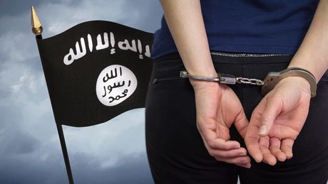 Islamska država, ISIS, zastava, devojka hapšenje