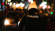 Prve slike nakon pucnjave u Beču: Hitna pomoć na nosilima iznosi povređene