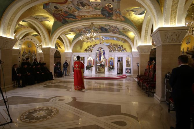 Hram Svetog Save Patrijarh Porfirije služio arhijerejsku liturgiju povodom godisnjice upokojenja 45 poglavara SPC Irineja liturgija Irinej