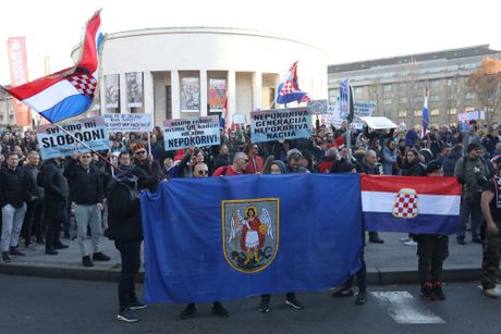 Zagreb protest protiv kovid potvrda i epidemioloških mera