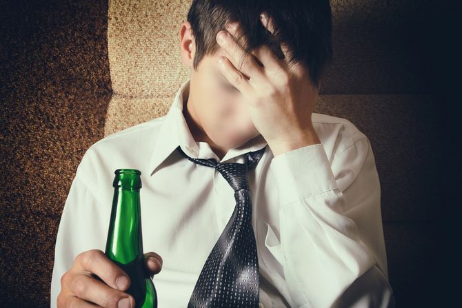 Deca, dečak, tinejdžer alkohol Deca, dečak, tinejdžer alkohol