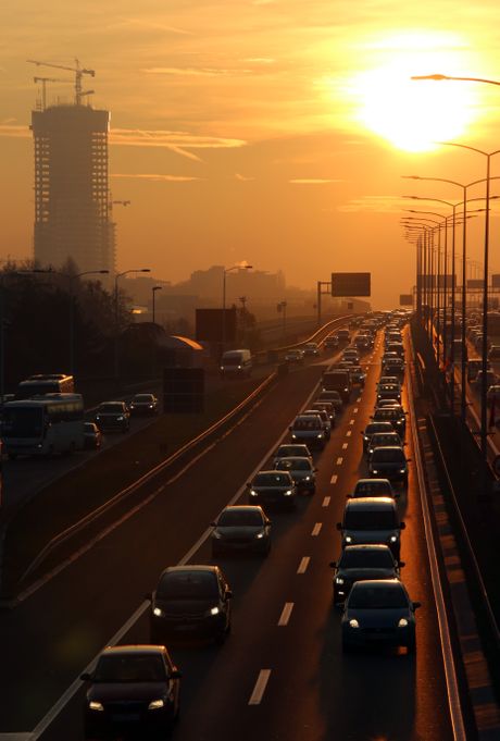 Gazela auto-put auto put saobracajna guzva jutro svitanje sunce