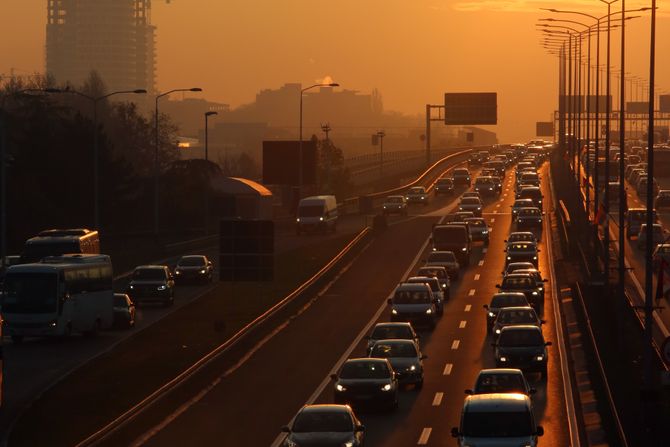 Gazela auto-put auto put saobracajna guzva jutro svitanje sunce