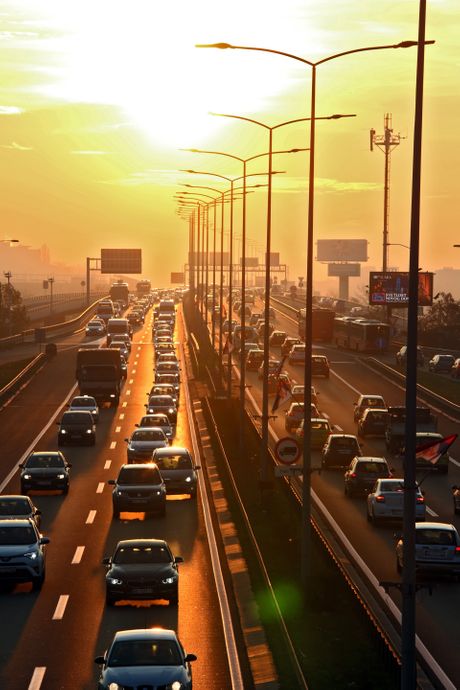 Gazela auto-put auto put saobracajna guzva jutro svitanje sunce