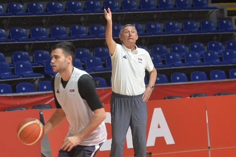 Trening reprezentacija Srbije, Svetislav Kari Pešić