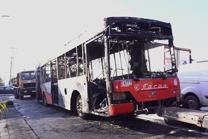 Izgoreli autobus