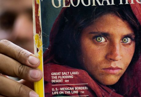 Gula Šarbat, Čuvena zelenooka “avganistanska devojčica” sa naslovne strane časopisa National Geographic stigla je u Italiju u okviru evakuacije Avganistanaca