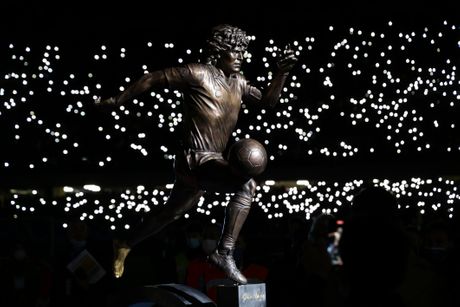 Dijego Maradona, statua, Napoli