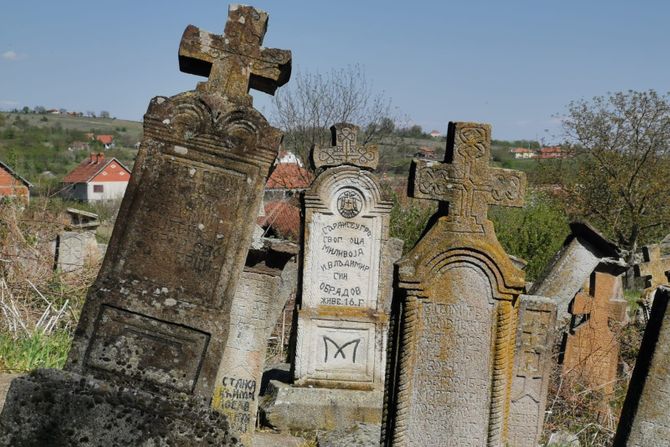 Groblje u selu Borač na kome je snimana Crna svadba Groblje u selu Borač na kome je snimana Crna svadba