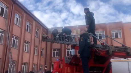 požar škola vatrogasci deca spasavanje rusija