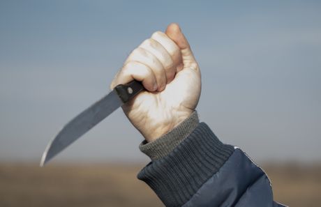 Napad nožem, nasilje