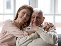 deda, unuka, stariji muškarac