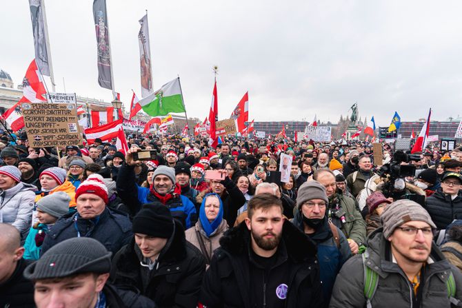 Austrija, Beč protesti protiv antikovid mera korona