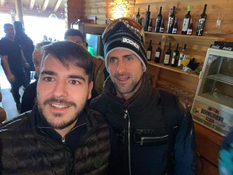 Novak Đoković sa fanovima Novak Đoković sa fanovima