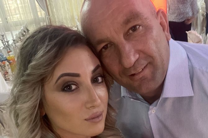 Milan Janković, dever, snajki Milici poklonio auto Milan Janković, dever, snajki Milici poklonio auto