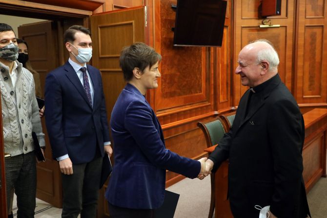 Ana Brnabić monsinjor Vićenco Palj