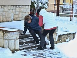 Deda pada, kliza se klizanje, pad na snegu, Padanje, sneg, klizavo