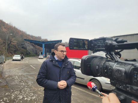 Petar Petković na prelazu Jarinje Petar Petković na prelazu Jarinje