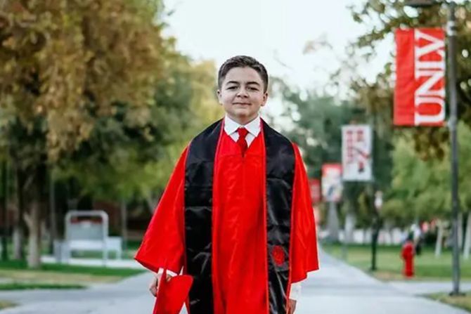 Najmlađi student 15 godina youngest student to graduate from UNLV  Jack Rico