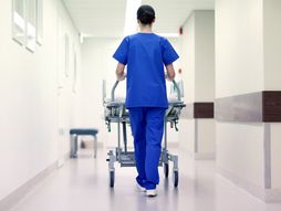 Medicinska sestra, bolnica, bolnički krevet