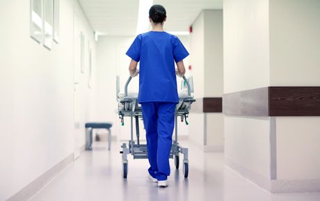 Medicinska sestra, bolnica, bolnički krevet Medicinska sestra, bolnica, bolnički krevet