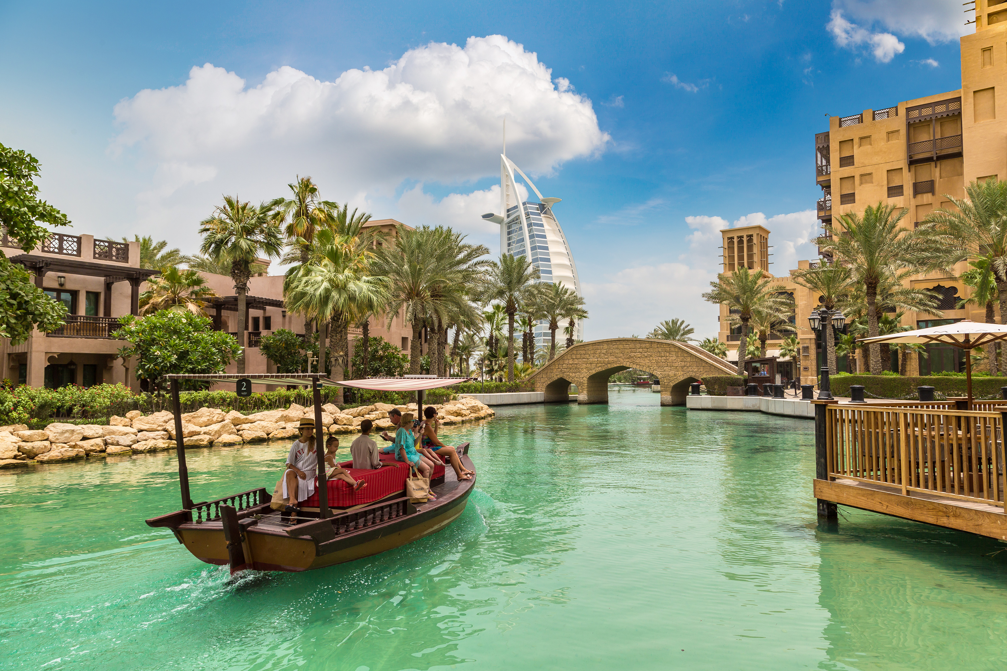 Šeik na pretnje Irana odgovara milijardama: Dubai na udaru rata, a građani dobijaju basnoslovno vredne parcele