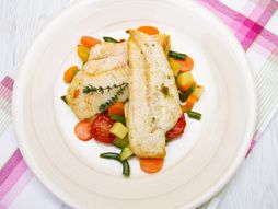 Oslić sa povrćem, riba, povrće