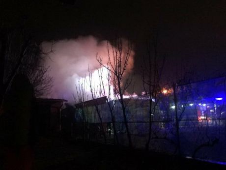 Novi sad,  veliki požar na garaži jedne u kuće u Baštenskoj ulici u Rumenci
