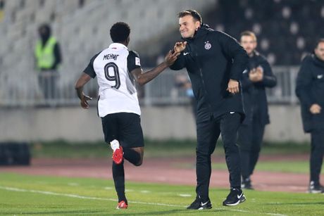 Kvinsi Menig, FK Partizan