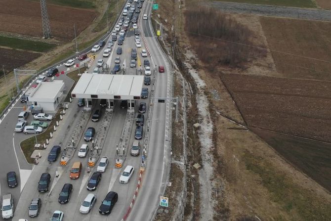 Novogdišnje gužve autoput Miloš Veliki, Čačak Novogdišnje gužve autoput Miloš Veliki, Čačak